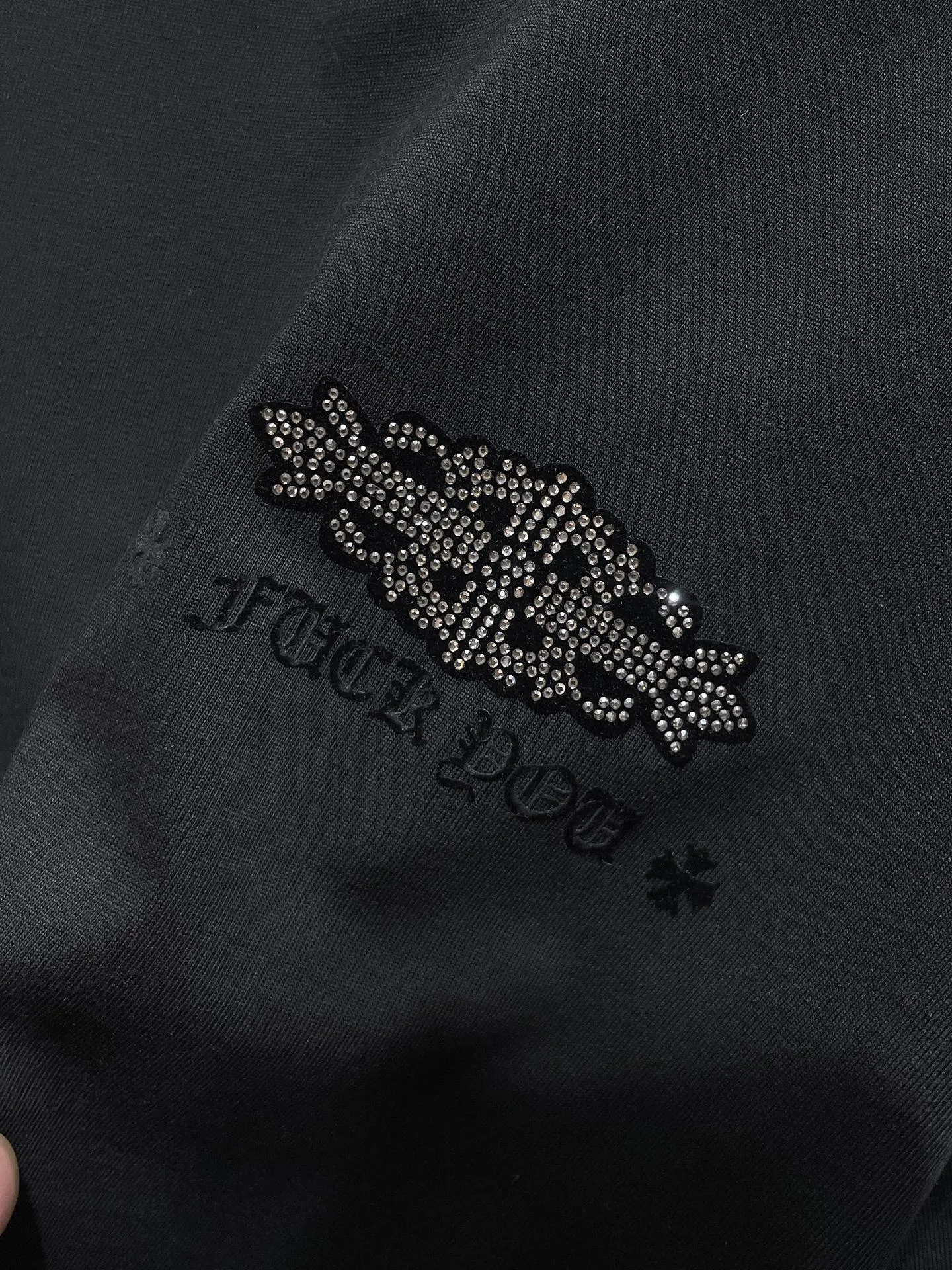 P170 New Chrome Hearts 25ss engraved film hot diamond version High weight environmentally friendly high-quality top fabric 280g Heavy hot diamond horseshoe Sanskrit letter cross short sleeves counter synchronization 1:1 replica version Recommended color: black white code number: S, M, L, X